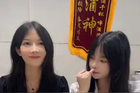 趣味游戏炸金花 来炸鸡吧@沙雕表妹  #扑克牌的各种玩法 #沙雕女孩欢乐多 #意想不到的结局 #视频纯属娱乐请勿模仿 #扑克牌游戏推荐视频封面