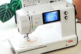 难怪家用缝纫机的花样线迹不好用，原来是少了一样东西 家用缝纫机常用的花样线迹使用视频教程#缝纫机 #缝纫入门基础教程 #手工 #缝纫设备