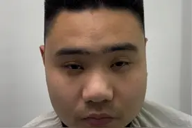平头，又名陆军装，是军人常见的发型，男子的一种短的发型，从脑后到两鬓的头发全部推光，上端头发稍长齐平。指男子发型，泛指短发，包括大平头、圆寸（小平头）等 #三分钟教剪发视频封面