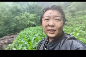 关于我和我的labubu在泥石流里死里逃生全过程，也感谢我的朋友和我聊天拖延了几分钟，要不然就牺牲了！目前木加甲暂无人员伤亡，就我的肉两坨、大米一提、粽子三袋、云龙一条、睡眠香包一袋、雨伞一把牺牲在泥石流里面了[破涕为笑]不要传谣，人安全没有受伤！#驻村工作队 #labubu