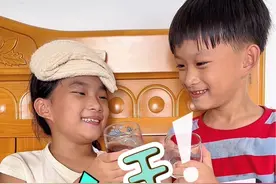 看来以后哄妹妹吃药这个活，还是交给哥哥吧！ #兄妹日常温馨 #兄妹俩一起长大的幸福 #兄妹情深亲情最可贵#暑假生活 #这才是童年真实的样子视频封面
