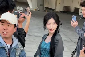 有何魅力？这么多美女为何独独朱姨引得小哥失声嚎叫#国风天花板十二花神走秀#淘宝红人之夜视频封面