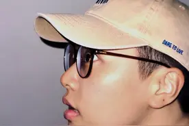自己吓自己😨订了一家高分巴黎民宿 万万没想到… 🎁巴黎给我的“见面礼”: 让人背脊发凉的一个夜晚…女生独自背包旅行一定要相信直觉🪬如果是你，你会不会接受房东慷慨的邀请？ #法国 #巴黎 #海外旅行 #女性安全 #密室逃脱视频封面