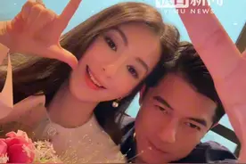 59岁郭富城晒照庆结婚8周年，他发文向小22岁妻子示爱，方媛回复：亲爱的老公，8年把习惯过成新的心动