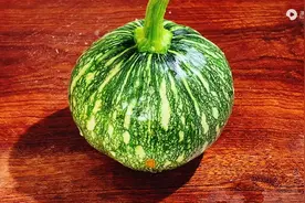 炒南瓜，切记不要直接下锅炒，很多人都炒错了，今天教你正确做法