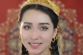 在新疆，这勺子是不太聪明的意思，傻子的意思。慎用啊。 如果你真的要勺子，你要这么说，老板，帮我拿个勺子，shuo子（二声），汤勺。 记住了吧。#新疆是个好地方 #旅行推荐官 #新疆 #旅行 #新疆方言