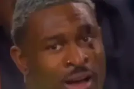 “dk歪嘴一笑 生死难料” #橄榄球 #美式橄榄球 #nfl #暴力美学 #精神氮泵视频封面