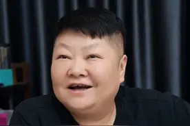 朋友相处，多少都会有经济往来，吃过亏，上过当！不是变得自私了，而是明白了真的要量力而行！是不是呢？