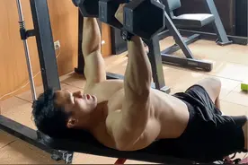 上胸薄弱这两个动作一样要多练✅ #胸肌训练#健身教学#健身干货#抖音健身房视频封面