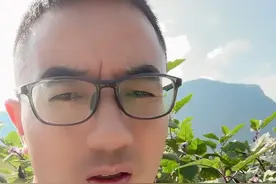 母亲的身体越来越差了，总是听到她说肚子里烧的厉害，这样不吃那样也不吃，就一天还要吃两冰糕和冰水，就连她最爱的玩牌也玩不动了。看着她一天天的这样躺着难受，而我们却无能为力#我的抖音生活日记视频封面