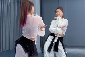 #摆胯舞 十舞九胯，简单一学就会，来跟我一起练练胯#专治不会摆胯 #零基础学舞蹈 #简单易学 #简单广场舞 @抖音短视频