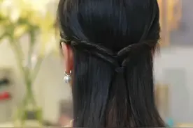 两根皮筋就能搞定一款短发发型