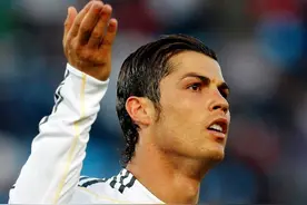 媒体OneFootball，想通过25年足坛最佳球员选票，选出梅西为历史最佳球员，结果三天后C罗得票遥遥领先！#实况足球手游 #易球成名计划  #实况燃剪社视频封面