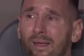 37岁的梅西美洲杯决赛伤退！随后坐在替补席捂脸痛哭！#梅西 #美洲杯 #dou来足球季视频封面