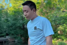 人生就是一场旅行，每一次坎坷都是一阶前进的步梯，潮起潮落，悲欢离合，福祸相倚，没有后悔，只有用爱前行……#祁隆温州演唱会