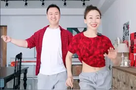 姑娘们，今天教个简单的小舞蹈！这首歌谁还记得 ？是青春的回忆吗？快乐燃脂跳起来#爱之初体验 #暴汗燃脂瘦全身 #居家锻炼 #年后减肥 #减脂视频封面