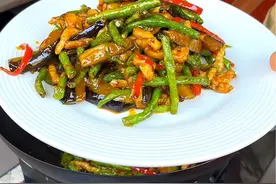 茄子烧豆角家常菜，家常做法简单易学。#下饭神器 #学会了又是一道拿手菜 #家常小炒