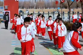 “加长版课间”落地榆林高新区小学。#课间15分钟 #教育 #榆林 （记者 张耀祖 张新）视频封面