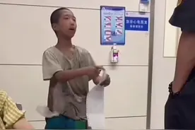 救死扶伤的地方，看把孩子吓成这样#生活碎片视频封面