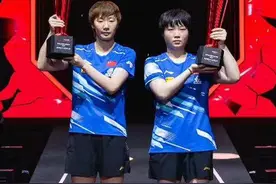 恭喜王曼昱/蒯曼夺得女双冠军🏆一起回顾捧杯时刻🔥#WTT新加坡大满贯2025  #王曼昱 #蒯曼 #比赛现场视频封面