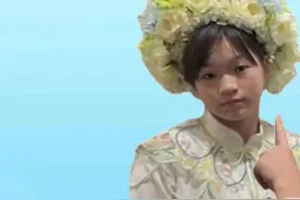 全红婵体验簪花解锁新造型，网友们都直呼太美了#全红婵 #全红婵国庆节又回家带娃了 #人物故事 #正能量