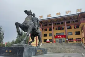 库车的历史十分悠久，史称龟兹（qiū cí），是西域三十六国之一视频封面