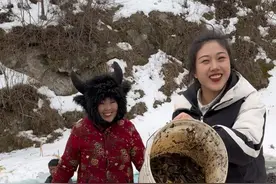 东北开河第一鲜必须是开河鱼炖蛤蟆了，吃上一口真的是嘎嘎鲜灵好吃😋#乡村生活家 #新农人计划2024  #铁锅炖鱼 #蛤蟆视频封面