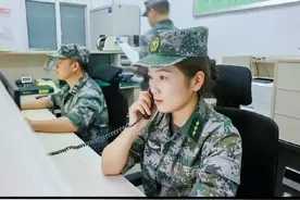#上尉 一杠三星是什么级别？#军人 #中国军人 @DOU+小助手