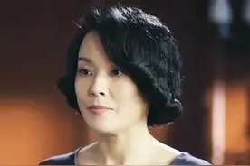 女人将金条藏进肥皂运出城不料却被门卫发现#好剧推荐 #奔腾年代