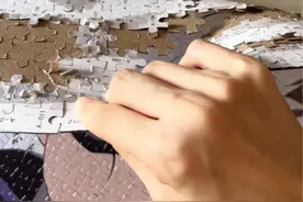 拼图刷胶全粘地上了😭，正确拼图刷胶教程#拼图 #拼图刷胶 #五条悟 #咒术回战