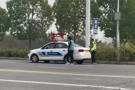 考完试下车安全带被车门卡住，还有比我更冤枉的吗 #科目三考试 #驾考一把过 #驾考宝典