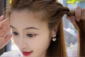 又一个手法的两股辫，这个你总能学会了吧？#发型 #编发教程 #抖音小助手 @抖音短视频视频封面