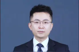 民警私带警械跨省抓人索财 #两民警私带警用装备跨省抓人索财获行 要敢动真格 敢硬碰硬！#远洋捕捞式执法 #声量计划 #大v说视频封面