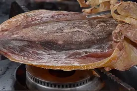 墨鱼汤怎么炖才好喝？这炖的墨鱼汤，汤鲜味美不发苦，教程很详细一步到位#墨鱼排骨汤 #煲汤 #美食教程视频封面