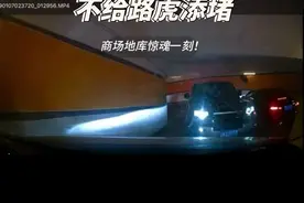 不用去棋盘山滑雪了，来这打粗溜滑吧😂#沈阳 #大雪 #交通事故 #下雪天开车注意安全 #滑雪