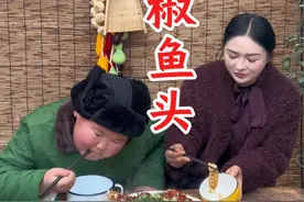 大外甥天天面条吃的够够的，带个大鱼头来 今天给他做个拿手的剁椒鱼头，好吃又下饭#剁椒鱼头 #农村美食 #农村生活视频封面