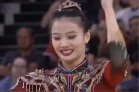她最在意的不是女儿能飞多高，而是女儿找到了自己的热爱#王澜静 #艺术体操 #巴黎奥运会视频封面
