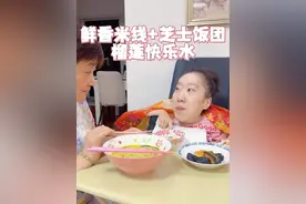 云南鲜香菌菇米线、芝士鸡排超美味，还有快乐水！#日常vlog #母女日常 #记录真实生活 #平平淡淡小日子视频封面