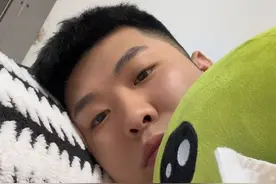 你总是很忙 我像一个向你所求陪伴的罪人  忙吧 忙着忙着就分开了#内容过于真实 #情感共鸣视频封面