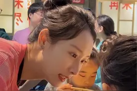 带着崽崽们演完出，吃顿把子肉🥩真滋儿#舞蹈老师#台下指挥教师表情包 @抖音短视频 @DOU+小助手视频封面