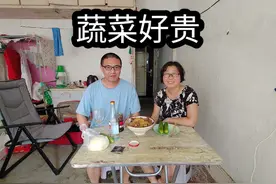 蔬菜越来越贵，忧忧已经吃不起菜了，只好买便宜的肉和土豆视频封面