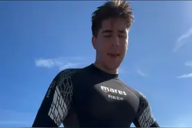 一跃而下，耳边风声呼啸，随后是温柔的水花相拥  #花式跳水 #跳水之高手跳水 #原来跳水第一视角这么恐怖 #极限运动 #危险动作请勿模仿 @DOU+上热门 @DOU+小助手视频封面