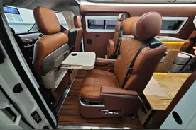 国内最小新能源房车交付，配50度电上班也能开，关键仅需十多W视频封面