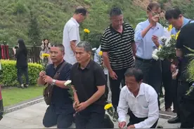 #袁隆平逝世三周年 五湖四海的群众自发来祭奠袁老