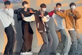 放学了，跟哥几个舞一段#前奏一响那就来跳一个吧 #跳完这段我不要再想你