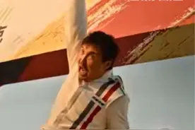 韩寒用好似开了挂的热血人生，完美诠释了对赛车的热爱！#韩寒是血统纯正的汽车人 #韩寒 #飞驰人生视频封面