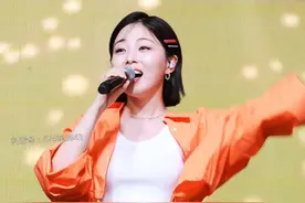 鸳鸯双飞水中游，等你等到黄昏后，只想跟你手拉手，心贴着心胸口对胸口……#抖音热歌 #只想跟你走 #歌词句句入心 #情感音乐分享