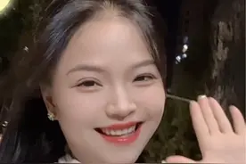 我们一起看月亮爬上来……🌛#热门音乐🔥 #经典老歌 #看月亮爬上来手势舞 #看月亮爬上来 #要不要和我看月亮