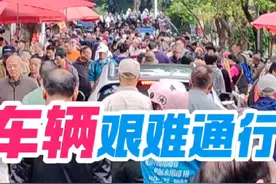 探访堪称福州市区最大地摊市场～@福州市城管委视频封面