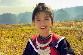 让我这个西南甜妹来给你们唱首甜甜的歌#翻唱#两头牛 #民族特色民族文化 #热门音乐🔥 #山歌